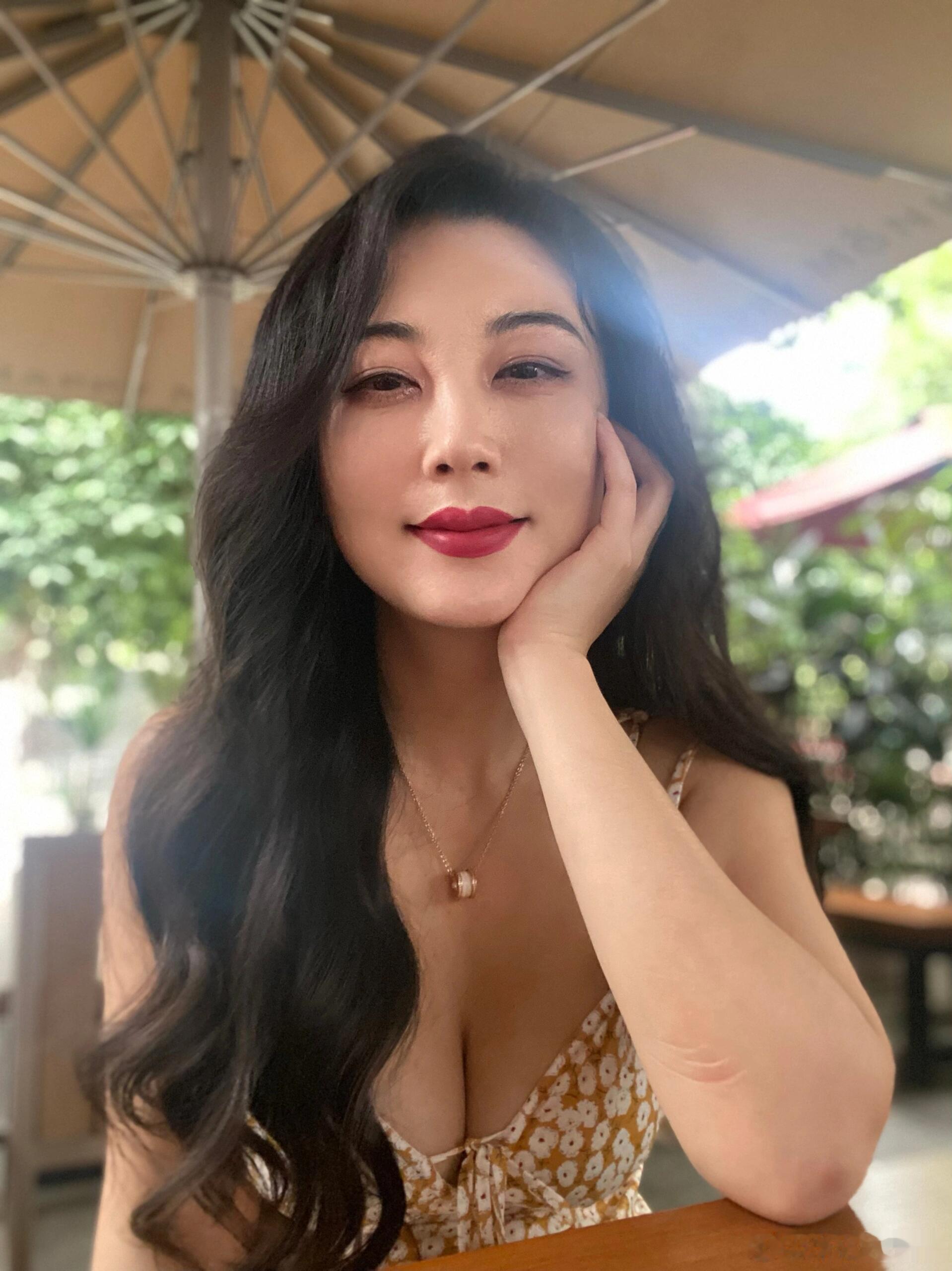 卷发很有女人味 ​​​