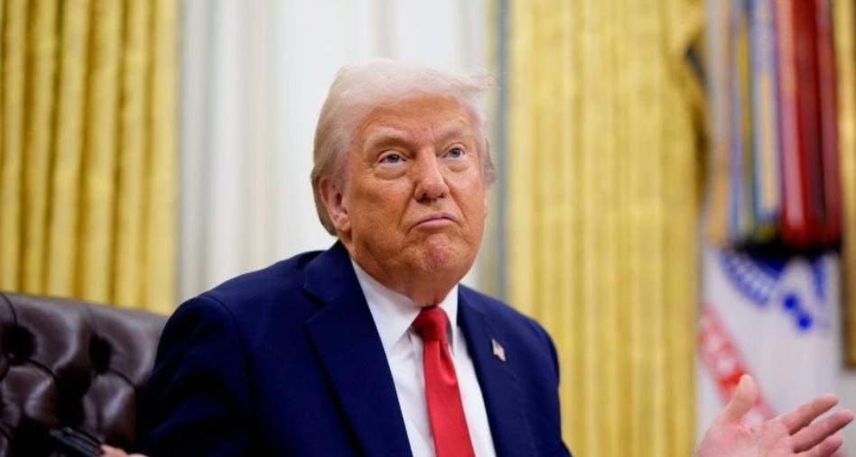 特朗普今晚发文说：“中国对我永久开放霍尔木兹海峡感到非常高兴。我这么做，也是为了