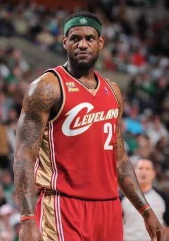 拿浓眉换—小李+文森特+克内克特+1个首轮回湖人咋样？
或者
文森特+八寸+克内