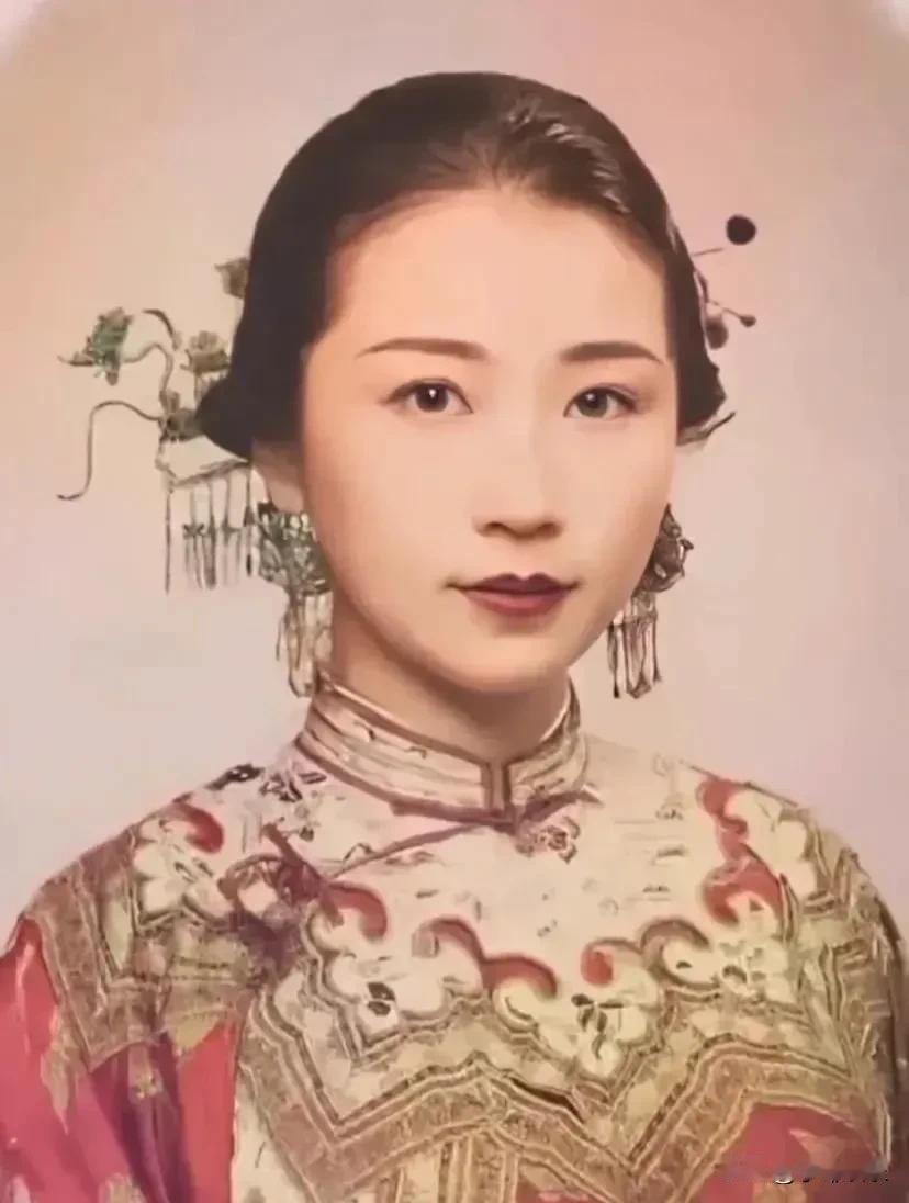 李鸿章将年仅22岁的女儿嫁给了40岁的大臣张佩纶，而她的后代也成为了一个家喻户晓