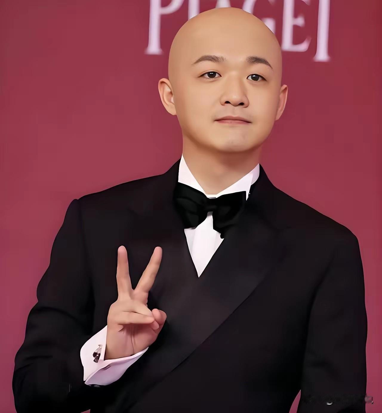 哪有什么长相厮守，包贝尔疑似出轨事件上了热搜，虽然没有亲密的画面流出，一对男女在