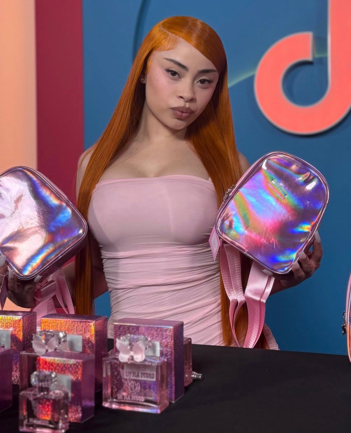 【香水发售】🧊 🧊 👛👛/饶舌冰辣妹Ice Spice 推出新香水「In