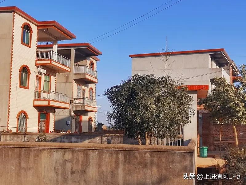 现在大家都喜欢拍照打卡，我觉得背后其实是想记录一下我的家乡照。