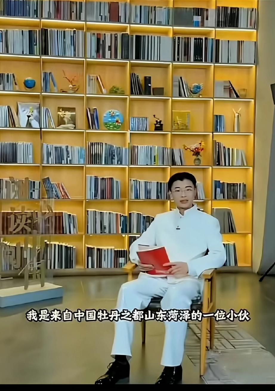 郭有才做客央视节目，讲述《道德经》。有才，人如其名，着实颇具才华，他不仅歌唱得好