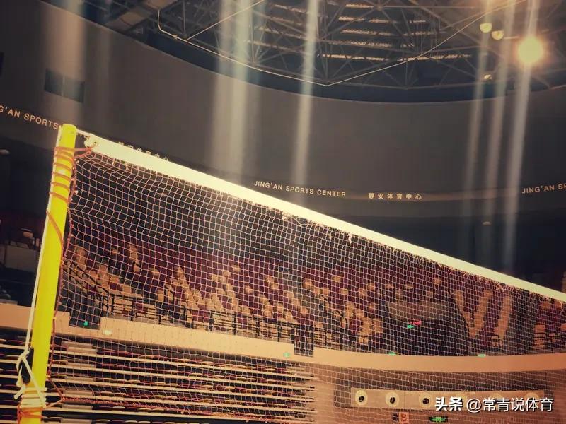 今天看了头条上的一篇文章忽然想到：决赛第一场上海女排在客场被江苏女排横扫，最要命