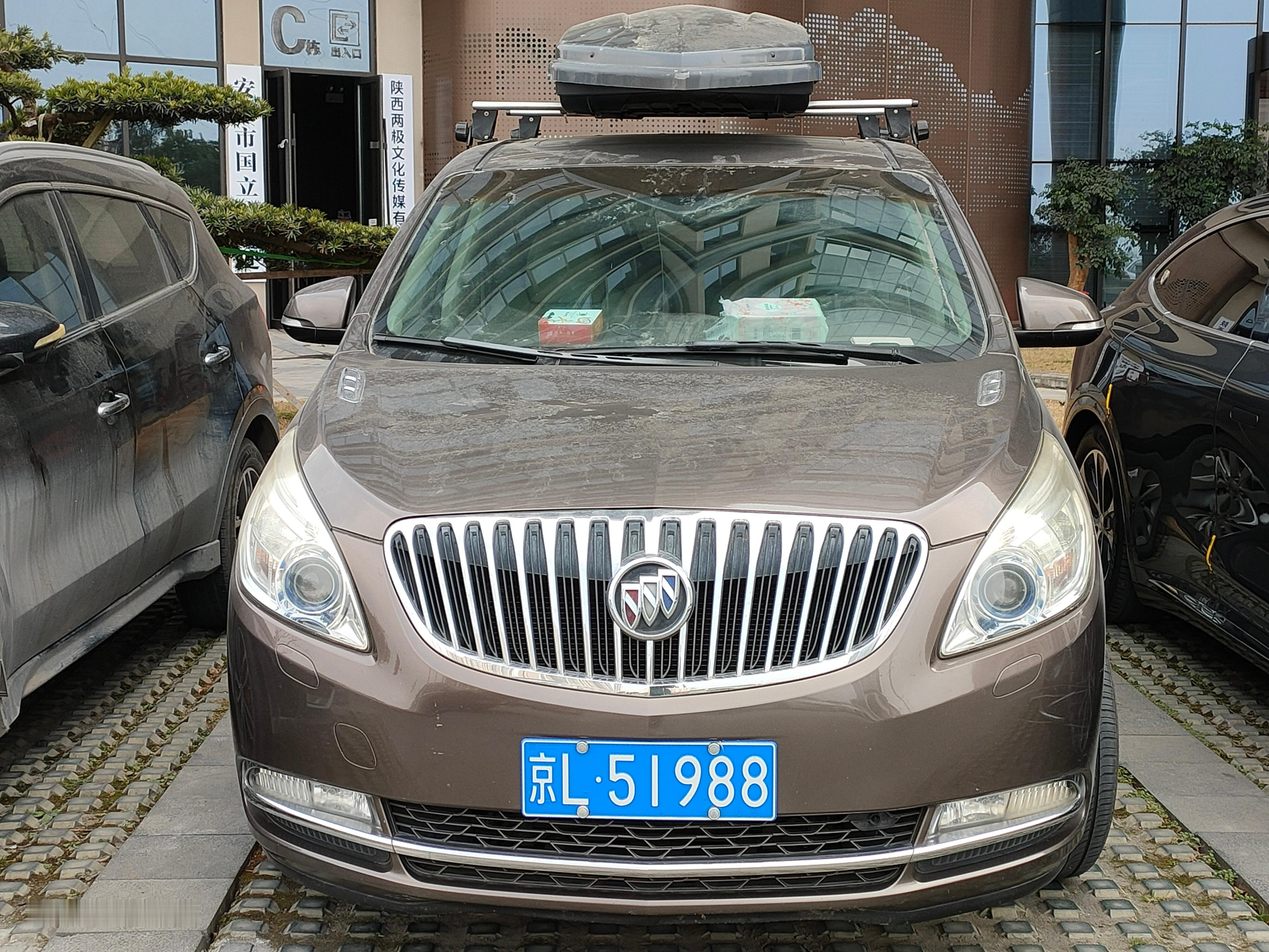 全球车牌 京L51988别克GL8 安康·安康金力源国际酒店