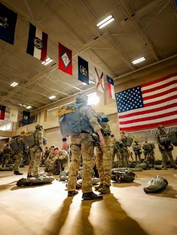 美国和伊朗打到现在，输赢已经很明显了。
伊朗最高指挥者在第一天被炸，接下来不断的