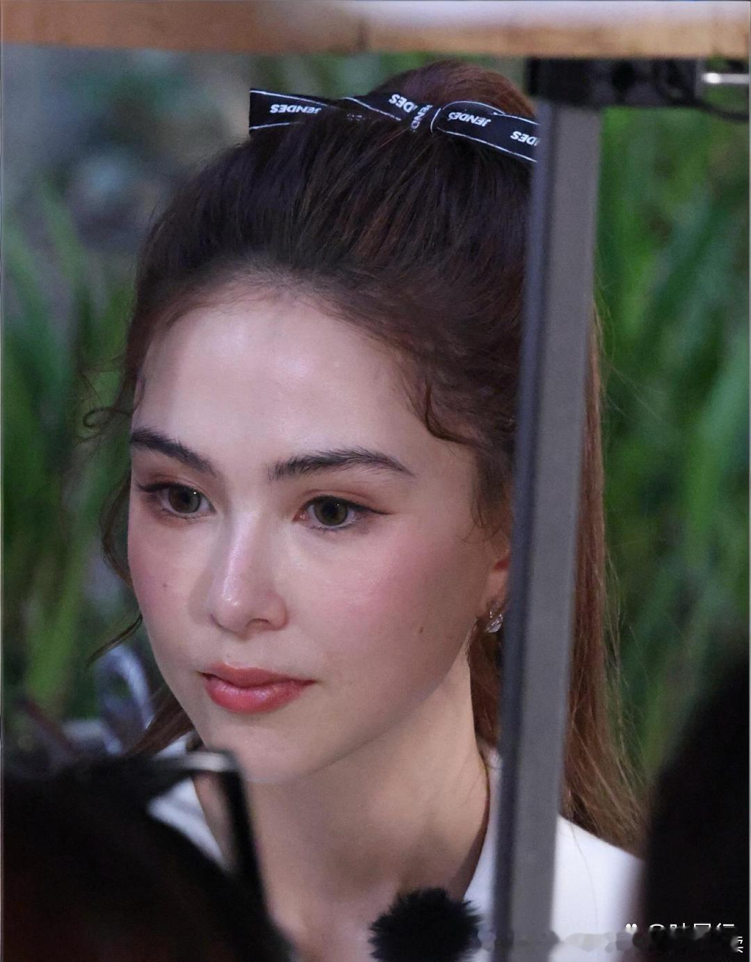 32岁昆﻿‎凌出席活动，这状‎‎⁠态也‏太绝了吧，美得让人‏移⁠‏不开眼！ 