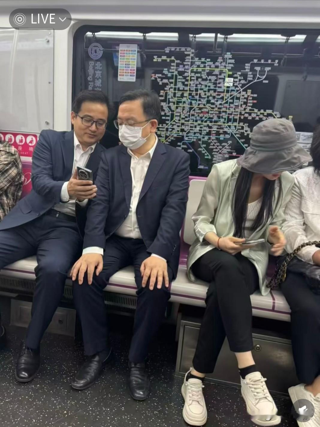 笑爆了，世界电动汽车老大，中国新能源高端汽车制造的代表，王传福，现身2026北京