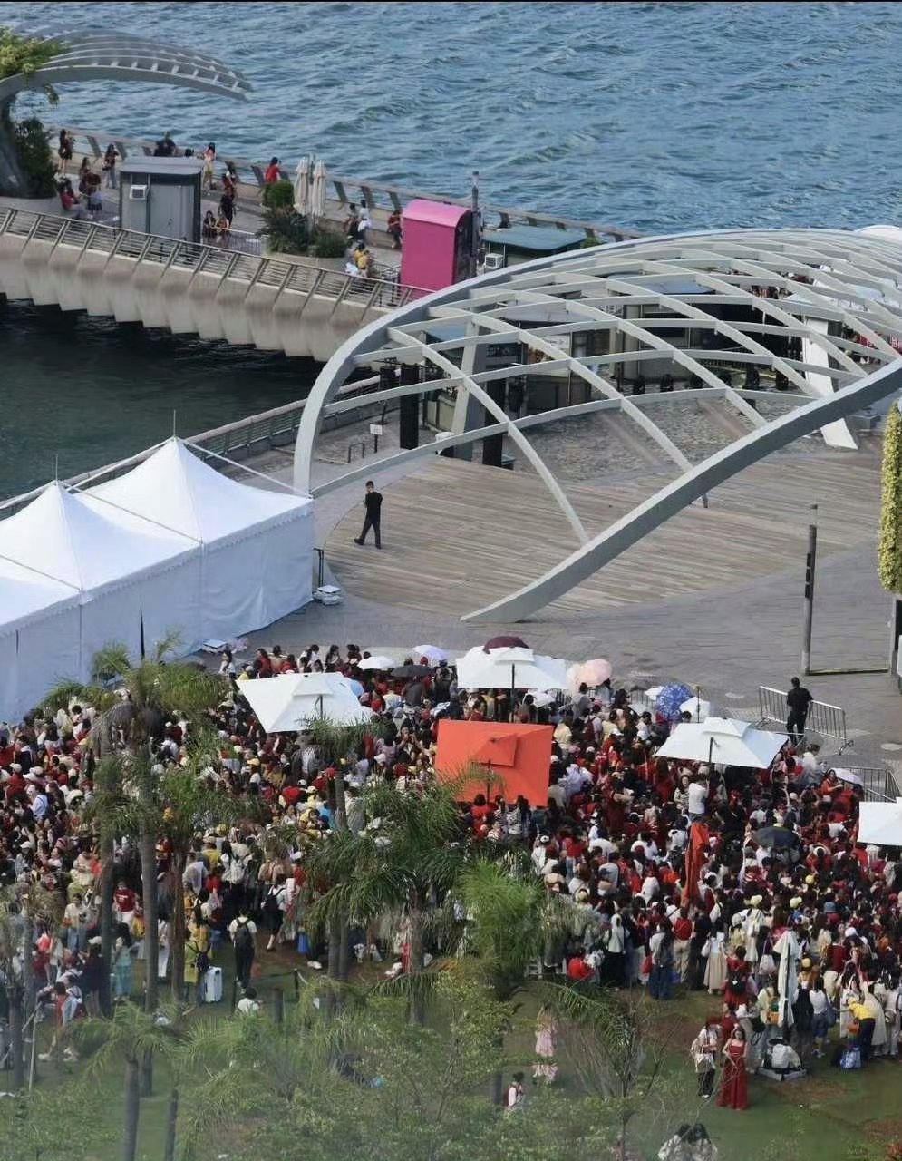 哇哦，🦐，从新定义“海”和“人山人海”哦对了，其中这里面cp粉这次也去了不少不