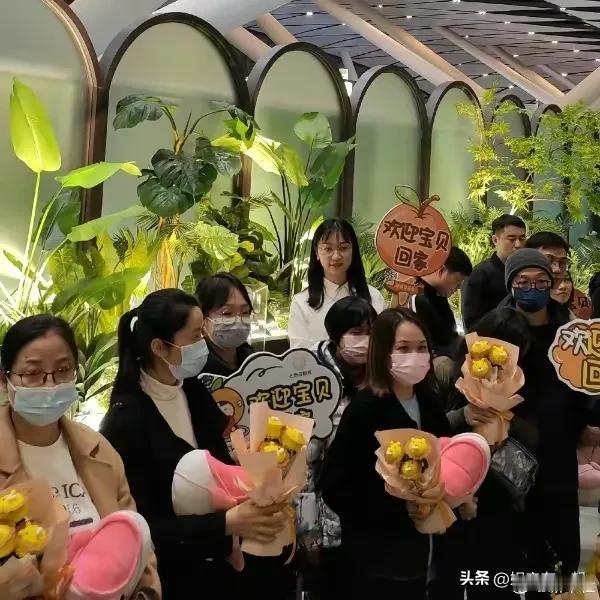 砂糖橘老师太霸气了！

小砂糖橘终于回到南宁他们的家，刚下飞机广西这边也是空姐一