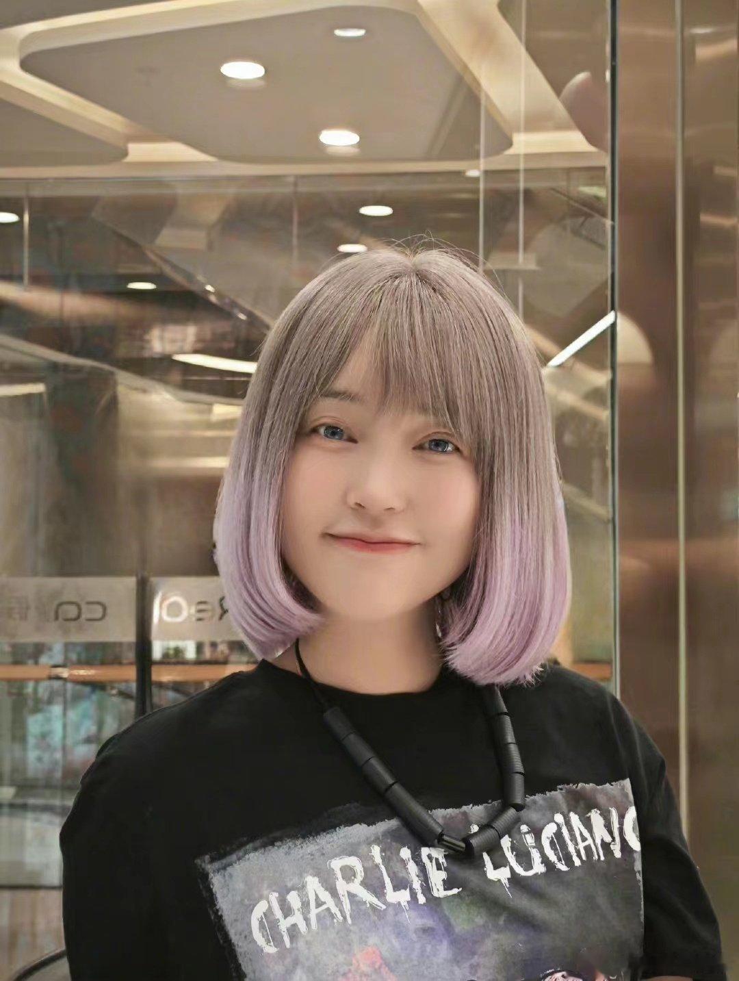 #金莎晒新发型##金莎渐变色新发型# 不得不说金莎晒的这个渐变色的新发型真的还挺