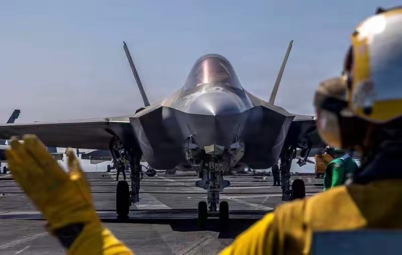 欧洲各国就像“秃鹫”一样，每每等到猎物奄奄一息才大举出现。出力是不可能的，但是抢