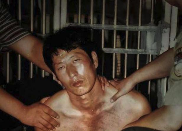 2005年，白宝山情人谢宗芬被提前释放，当狱警把她送到大门口后，她没有选择回家，