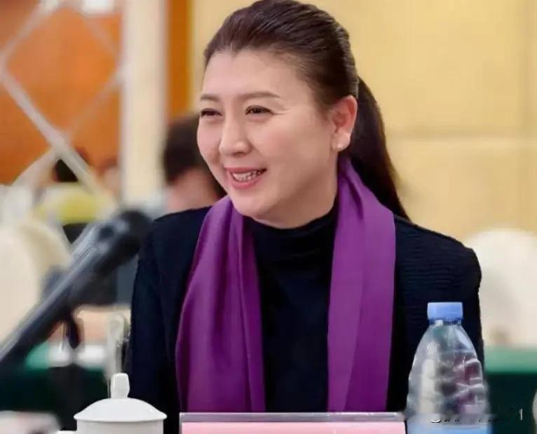 闫学晶道歉还来得及吗？

终于还是向衣食父母低头了，有网友表示我还是喜欢她骄傲不