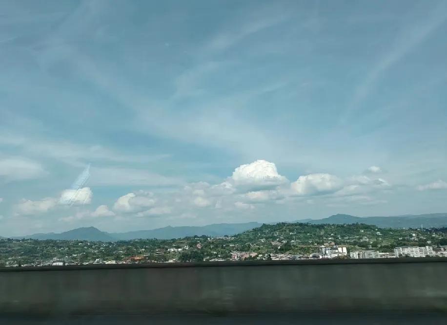 未婚女生买房，咋就成了“减分项”？
 
攒钱咬咬牙买了房，本以为是给自己挣底气，