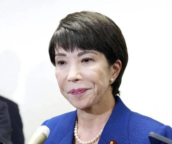 被“吓瘸”的？
高市早苗怕是要睡不着了，
中国当天一架运-9电子侦察机，一架无人