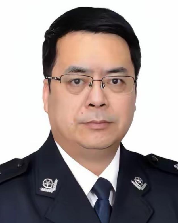 一个管了35年监狱的人，最后把自己管进了纪委的通报里！
10月23号，中央纪委国