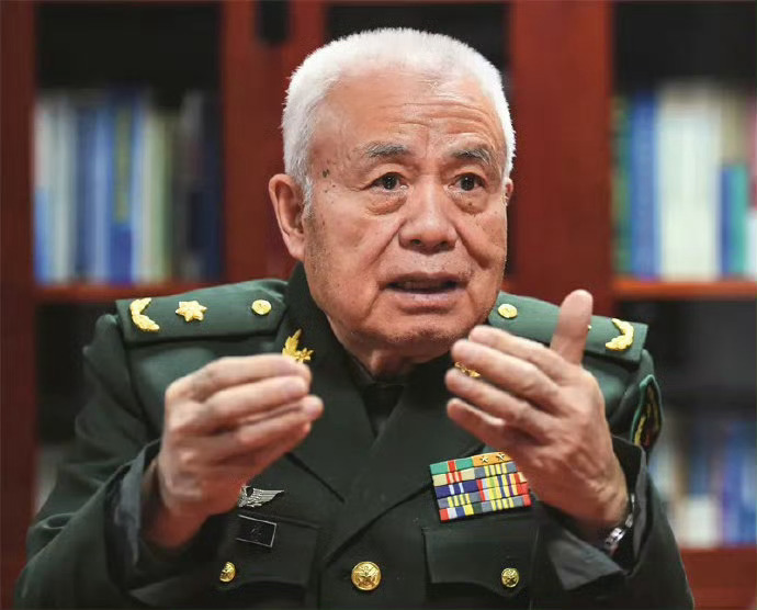 真是让人特别感动！钱老作为我国国防工程的绝对权威专家，作为院士，作为将军，把自己