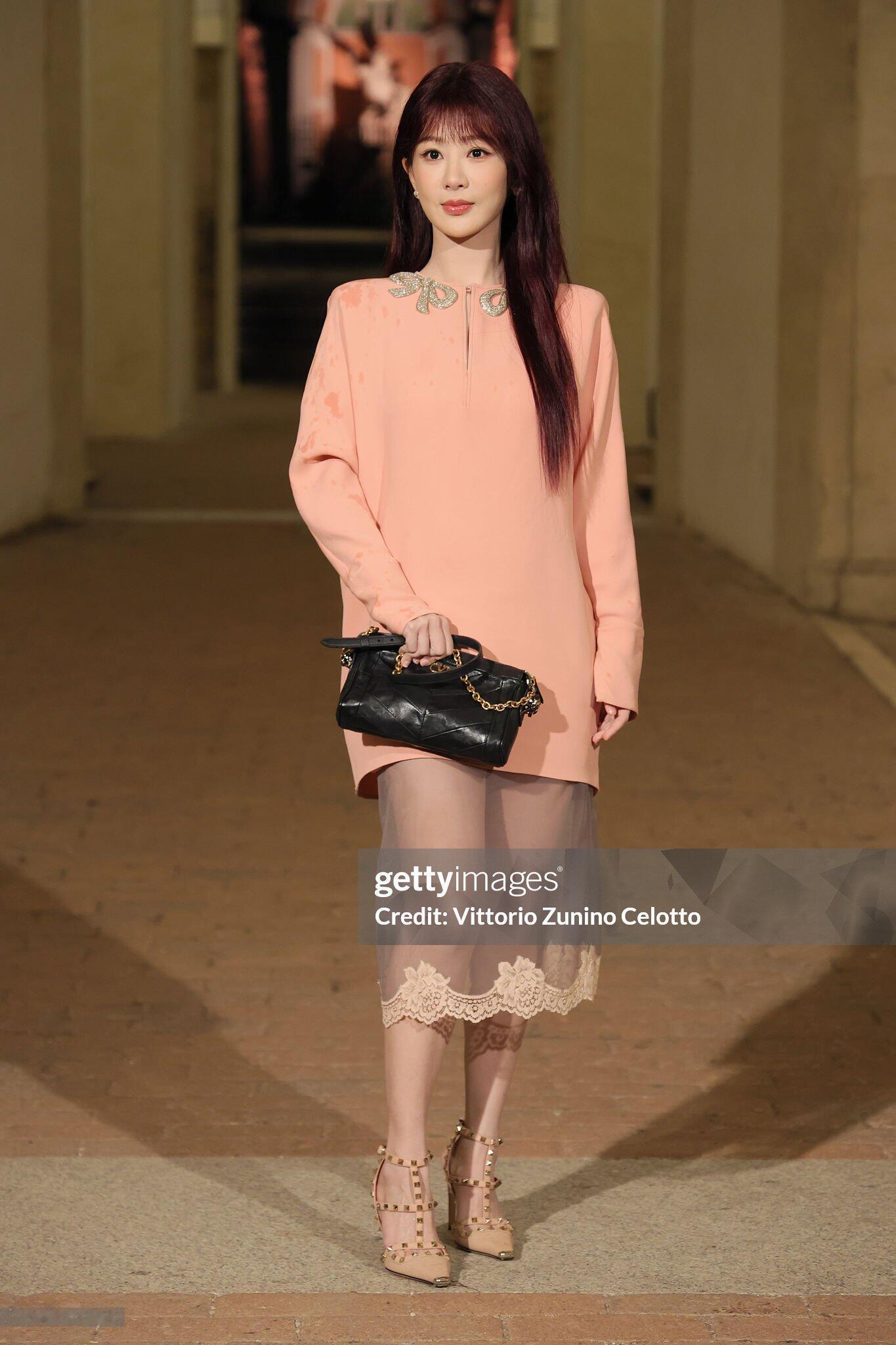 杨紫罗马看秀生图，G社镜头变站姐！ 