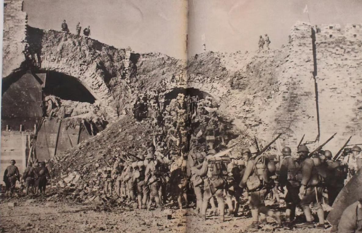 1937年12月，沦陷后的南京城。