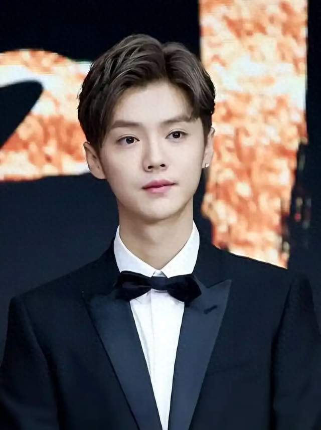 鹿晗今天更帅了