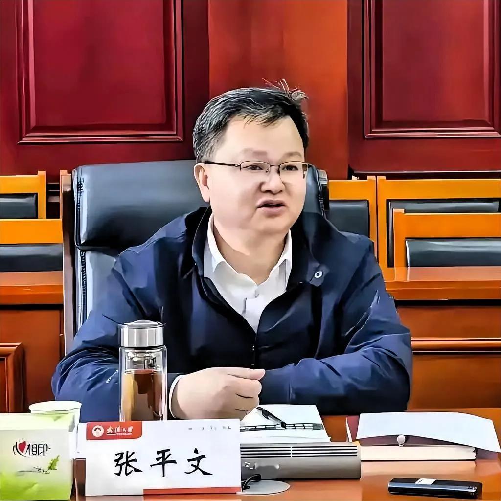 武大，别让老招牌砸在“不负责任”上！图书馆事件引不满，网友：要的是公平！
 
提