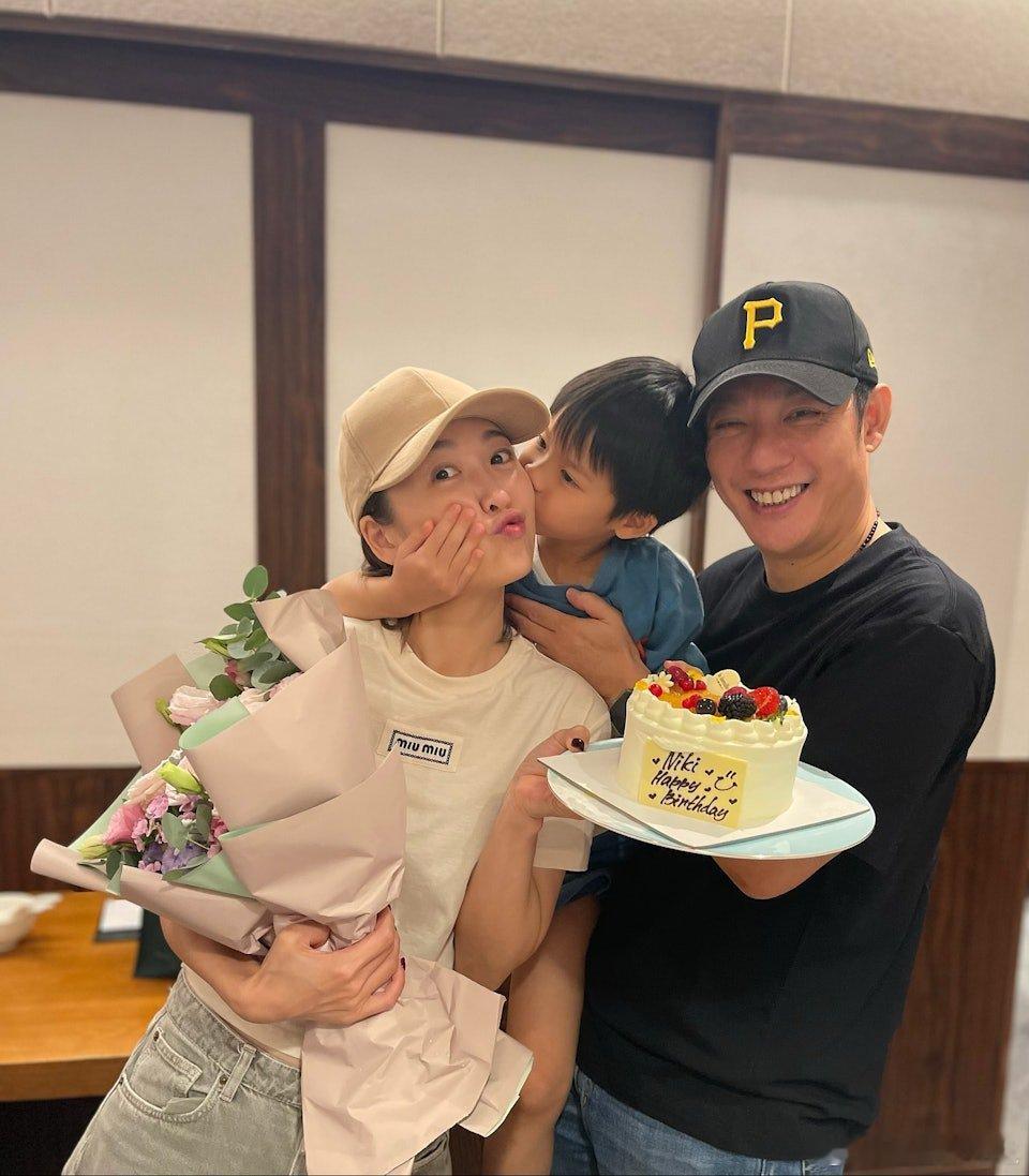 現年46歲的周勵淇（前名周麗淇，Niki）在2018年突然宣布婚訊，閃嫁失婚內地