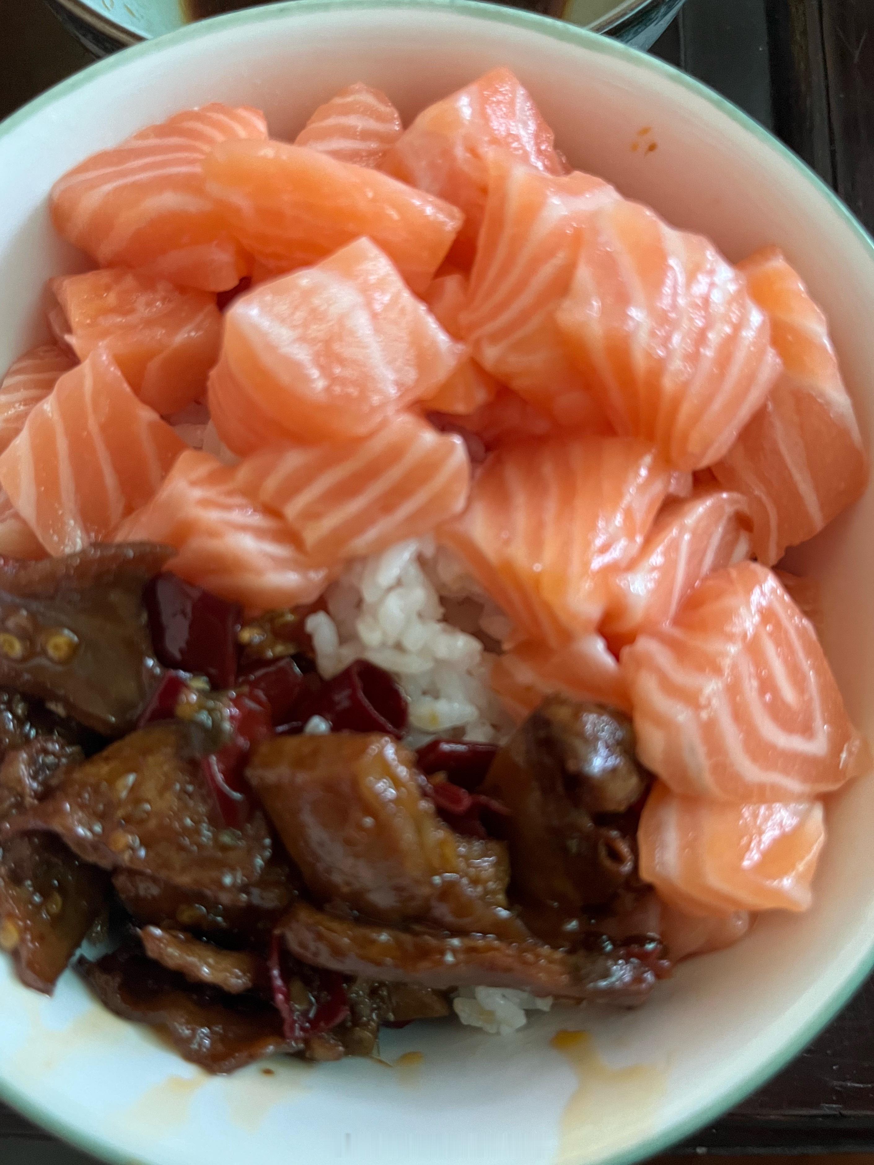 麻辣兔丁三文鱼poke… 