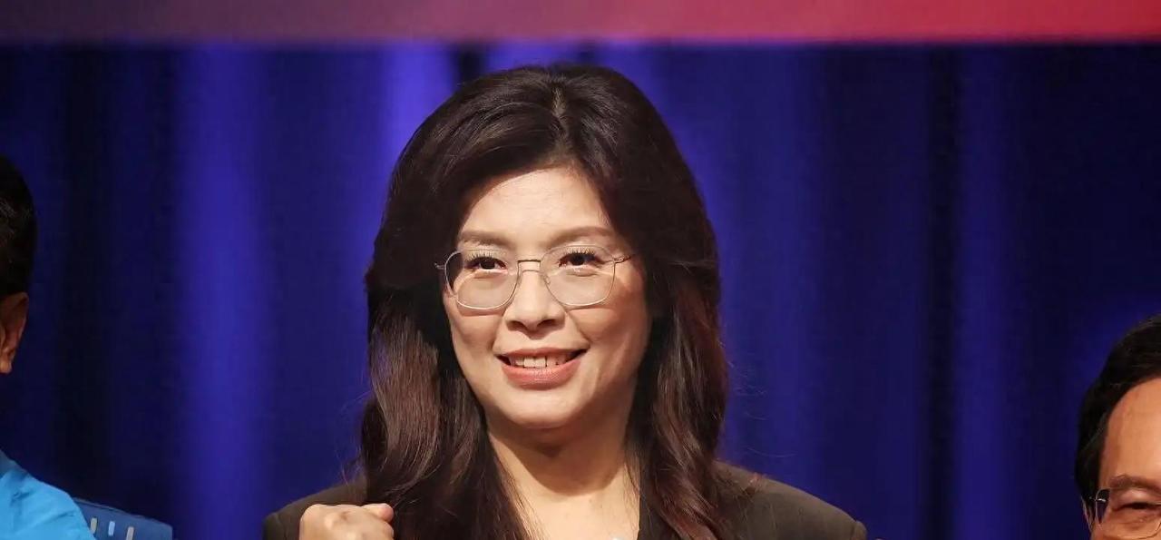 5月4日，国民党主席郑丽文终于忍无可忍，在广播专访里直接亮剑。别人怕被美方穿小鞋