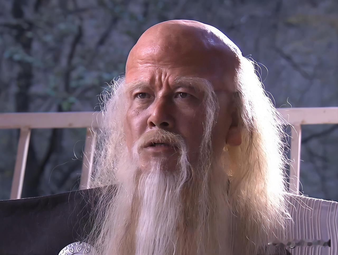 作者加速成长计划鸿钧老祖，又称为鸿钧道人，居住在玉京山紫霄宫，为玄门都领袖，三清