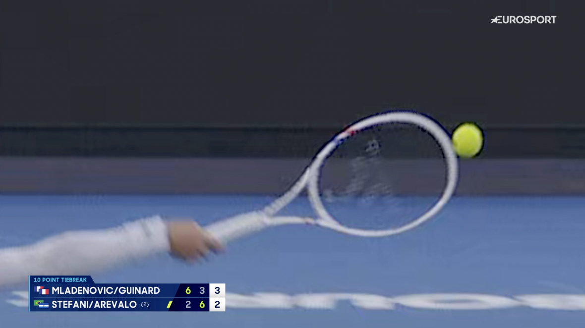 混双半决赛的这个球，大家觉得有没有触球呢？反正主裁觉得没有。这时候回放就得上8K