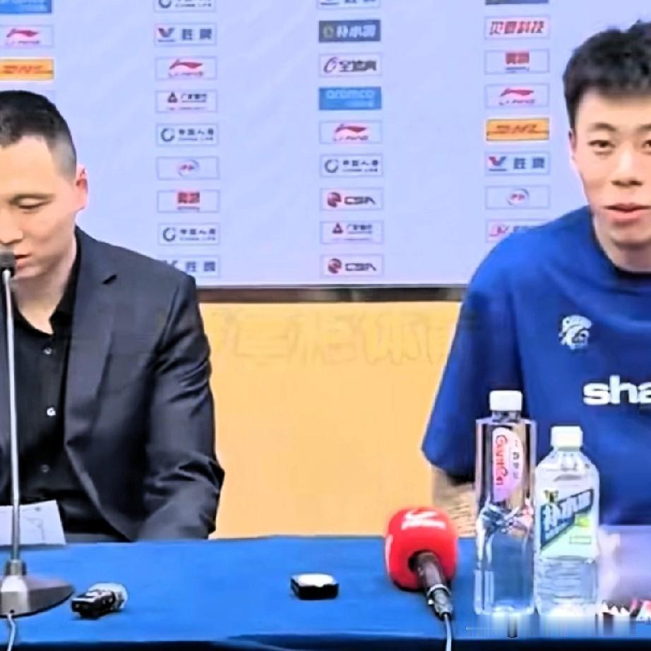 CBA又一名场面！发生啼笑皆非的一幕，张镇麟打四川拿 0分，赛后参加发布会被“撵