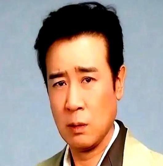 老戏骨李雪健曾当众评价于和伟：“这人骨子里坏得很！”

这话一出，当时不少网友都