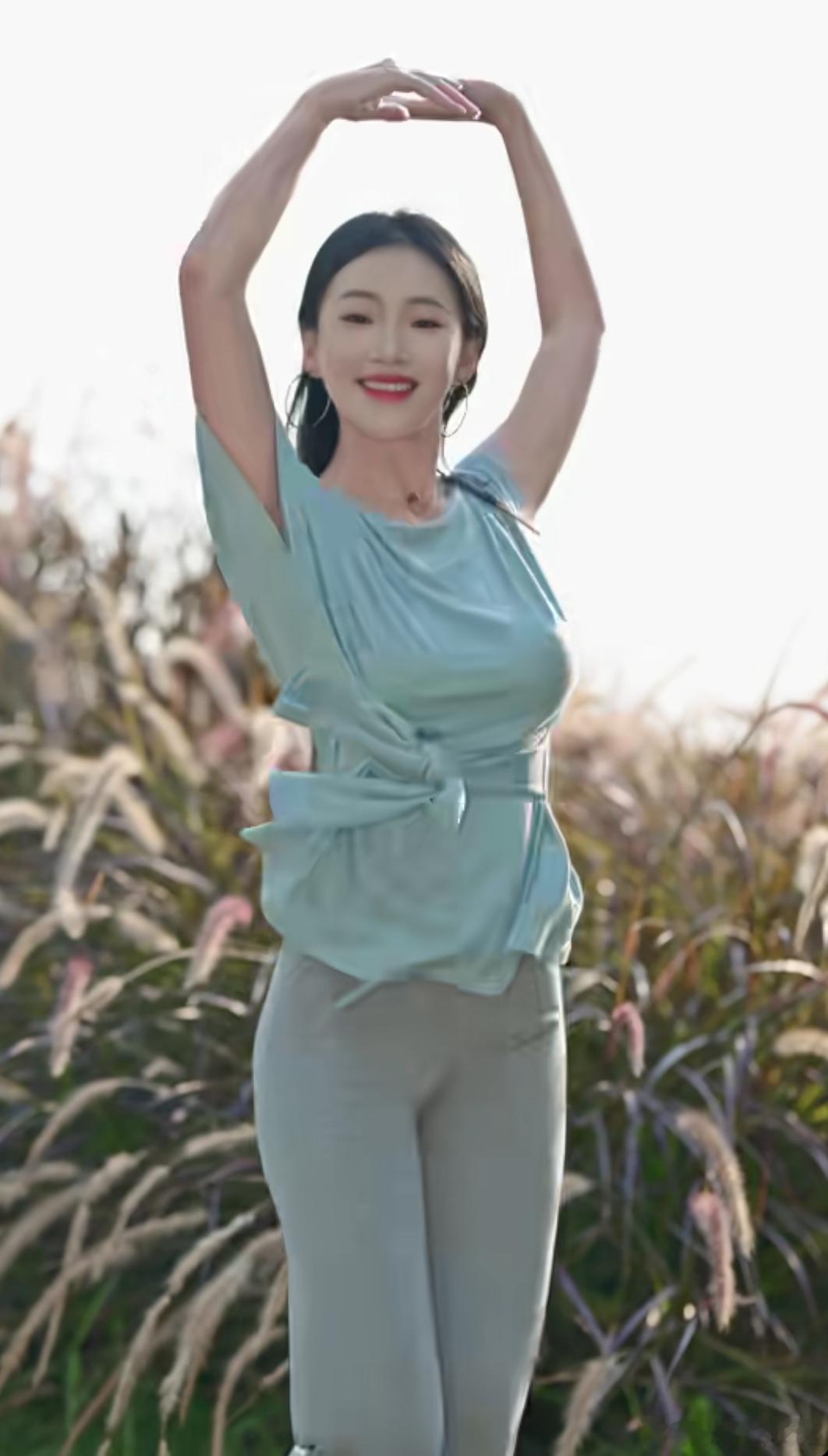 洋洋高锐、晚霞·最美◎走进芦苇荡寻找……狗尾吧草没料到真……没料到伊也在这里◎伊