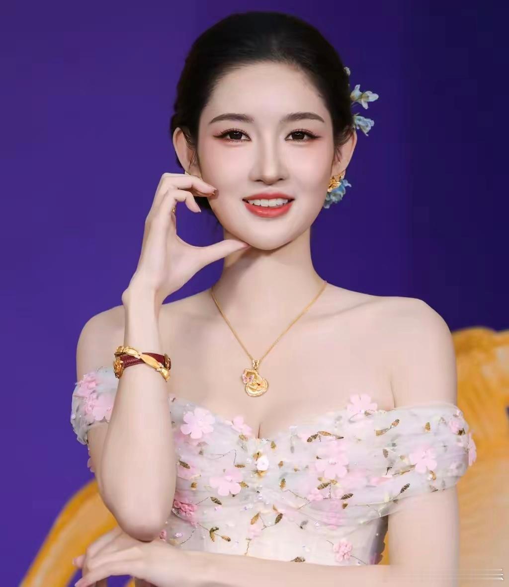 我要爱上王玉雯了不是因为她长得美而是她这个人真的是一个三观很正的人。不顾商务损失