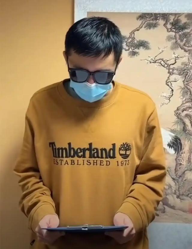 吃瓜现场：莫斯科课堂惊现“行走的争议旗”，中国同学这波操作亮了！

莫斯科大学历