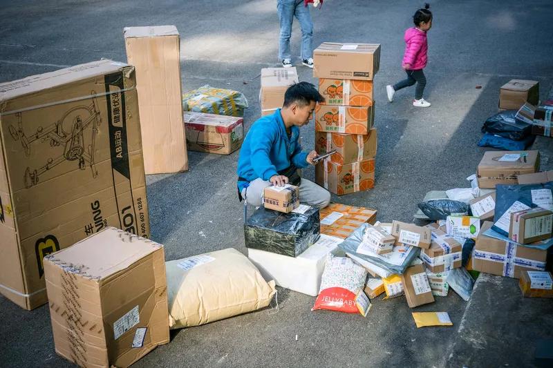 物流包裹比以往少一大半，今年双11气氛确实变了，连吆喝都不想赚了。而双十一的真相