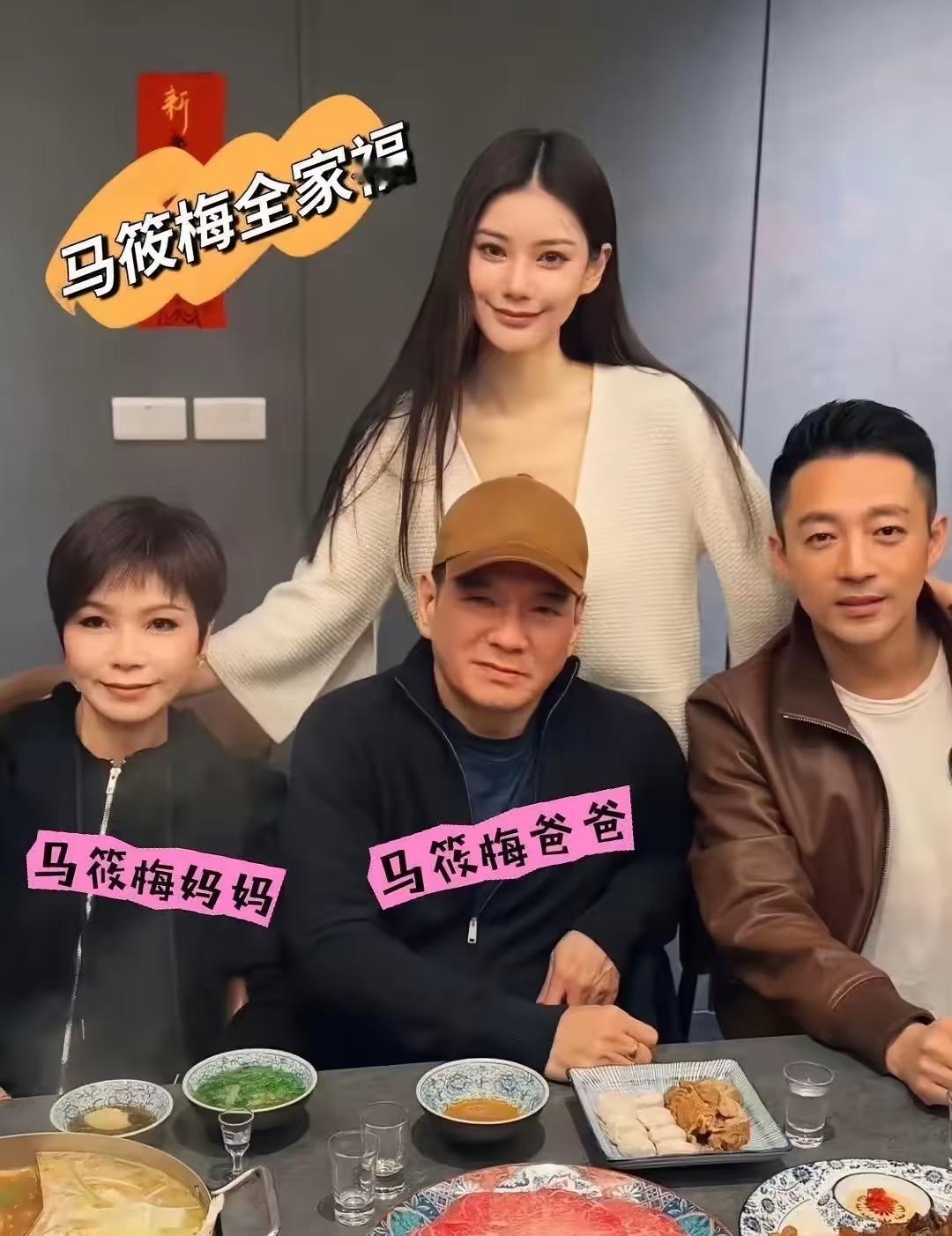 应该是他现在老婆的爸妈本来就在湾湾，保姆是之前的保姆一直带，有现任老婆的爸妈照顾
