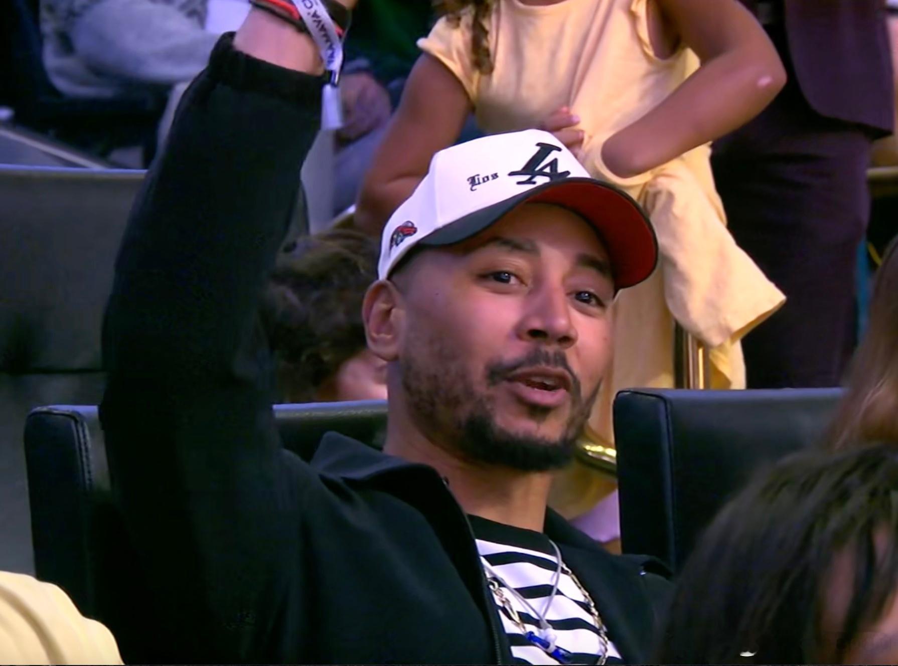 小光头上来帮湖人防守防守吧…… 