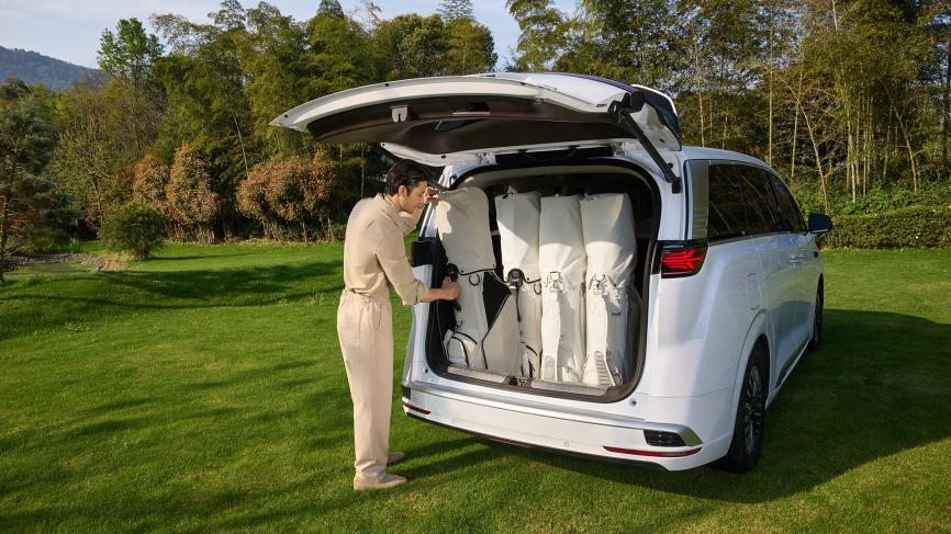 从底层平台入手，解决了混动MPV长期存在的空间妥协问题。同时把旗舰级的智驾系统直