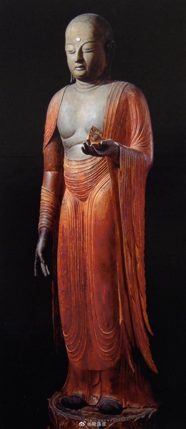 【】 No.30 （年代：9-10世纪）该高177.5厘米。由整块卡亚木制成，着