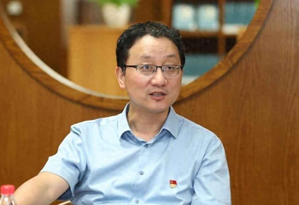 一日之内两次关键人事调整！中国外交换人，释放的信号不简单
最近北京的外交圈有点动