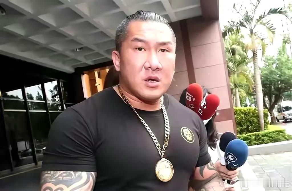 馆长有机会去北京看大阅兵？


馆长若能来北京
或许也是个不错的
他前两次大陆行