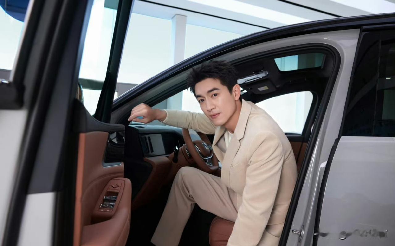 林更新，多少花季少女的男生，高大帅气。腾势作为比亚迪的高端品牌，也算是开窍了。前