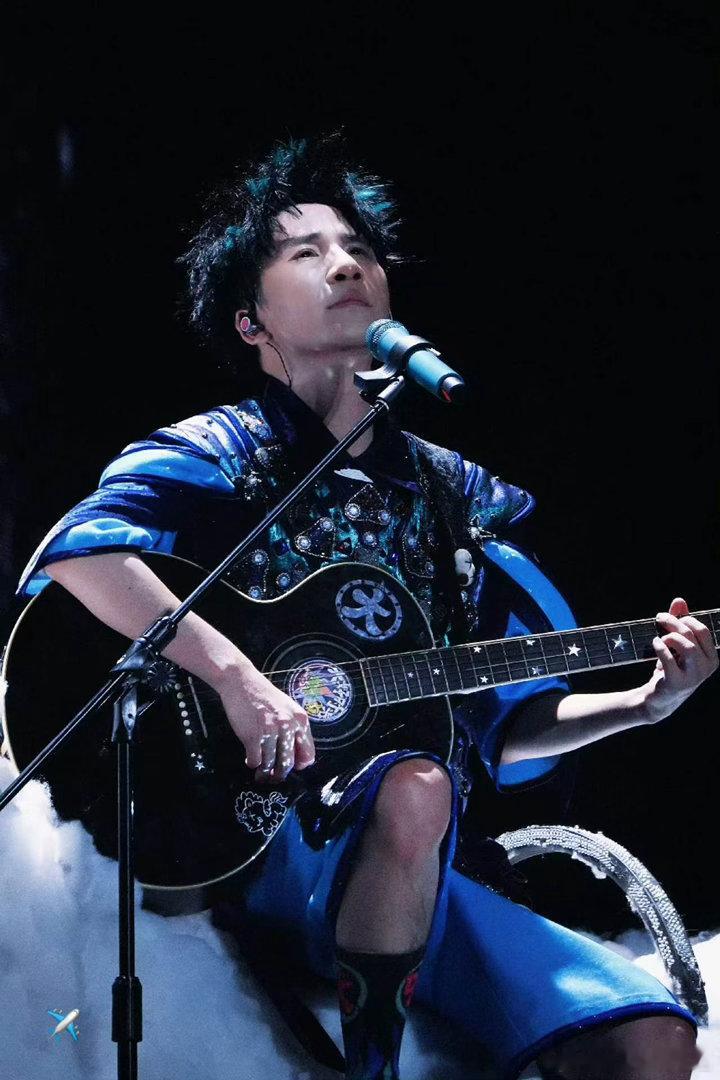 大张伟演唱会牛来buff叠满大张伟现场全是牛来细节歌声不止带给我们快乐，更传递着