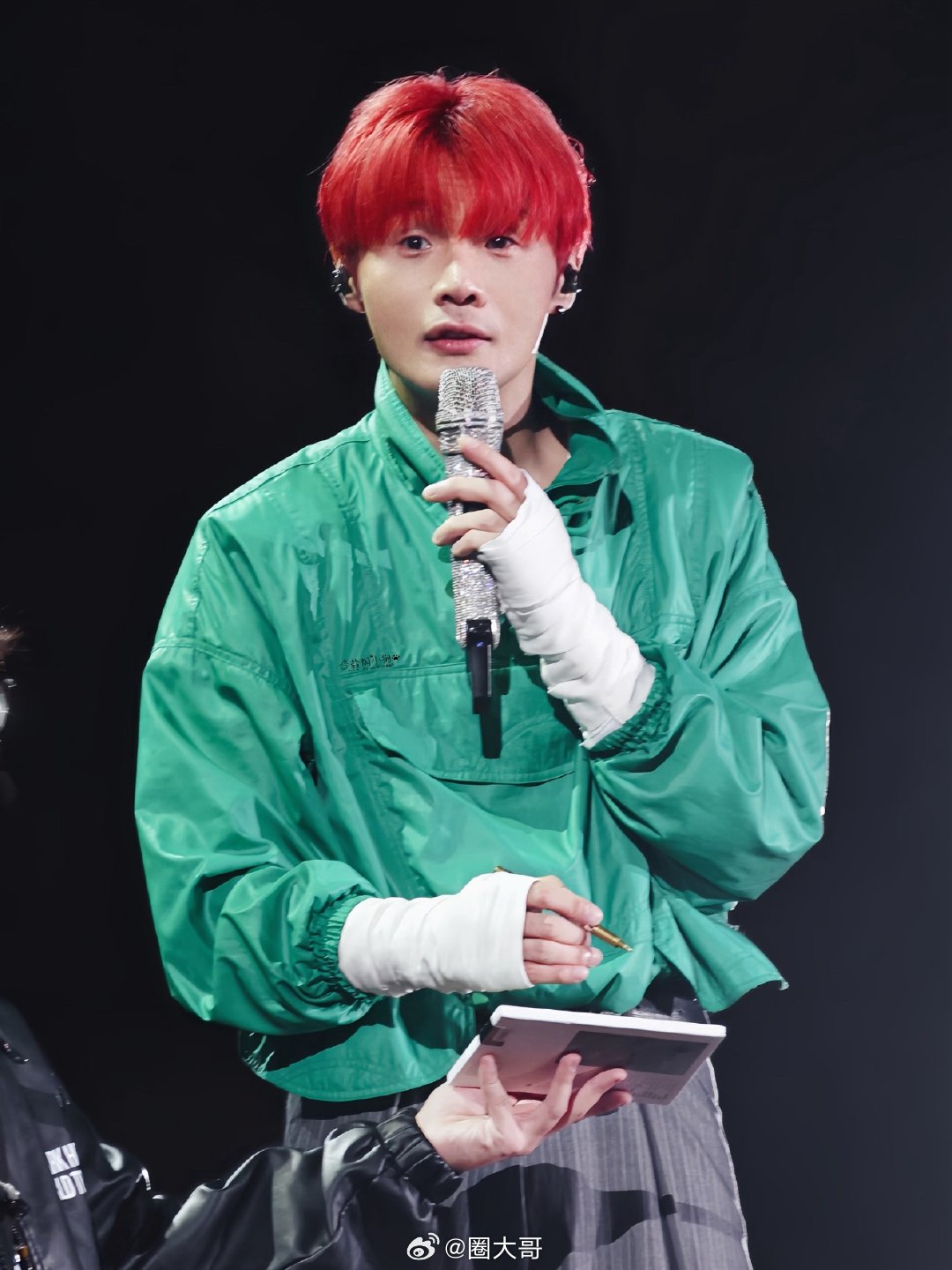 这一看就是李荣浩写的李荣浩原创歌曲《小眼睛》被指抄袭后，李荣浩发长文否认，字里行