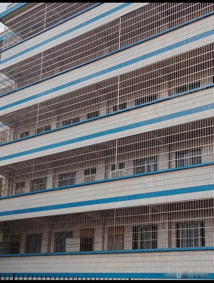 学校都围起来了，有知道是什么原因。