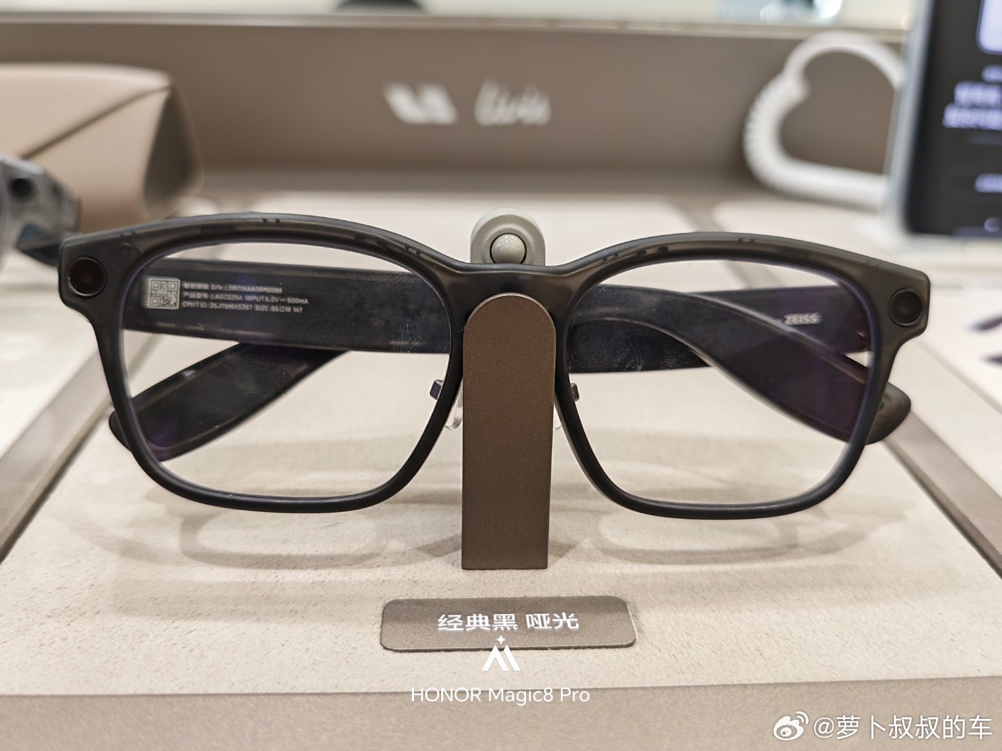终于戴上了理想Livis智能眼镜，听音乐的感觉真的特别有科技质感，喜欢经典黑哑光