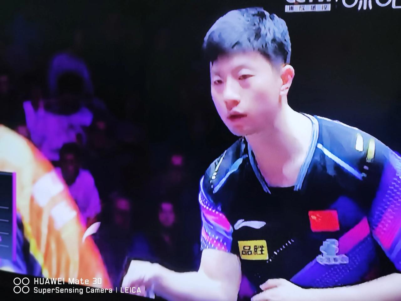 法兰克福冠军赛男单巅峰对决上演
        国乒老将马龙对阵台北小将林昀儒
